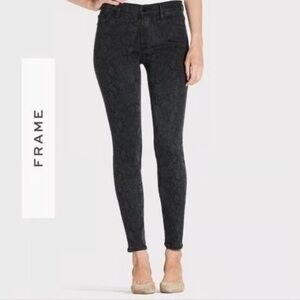 FRAME Denim Le Skinny de Jeanne Tonal Python Pattern Grey Neutral Jeans